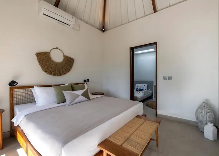 Elegant Living, Secure Swimming! 4br Modern Villa *