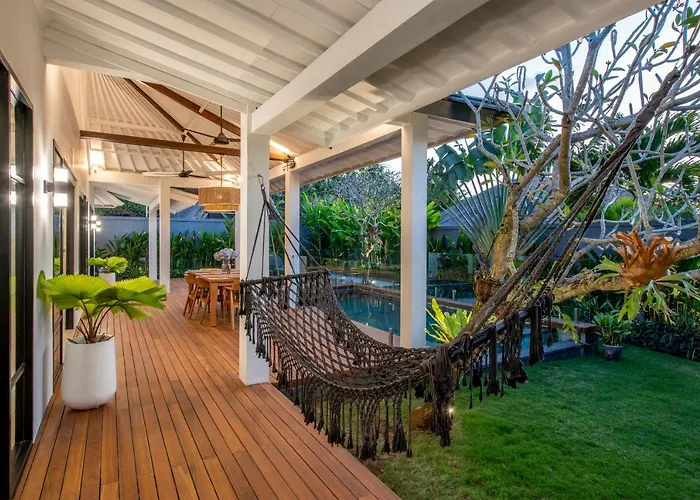Elegant Living, Secure Swimming! 4br Modern