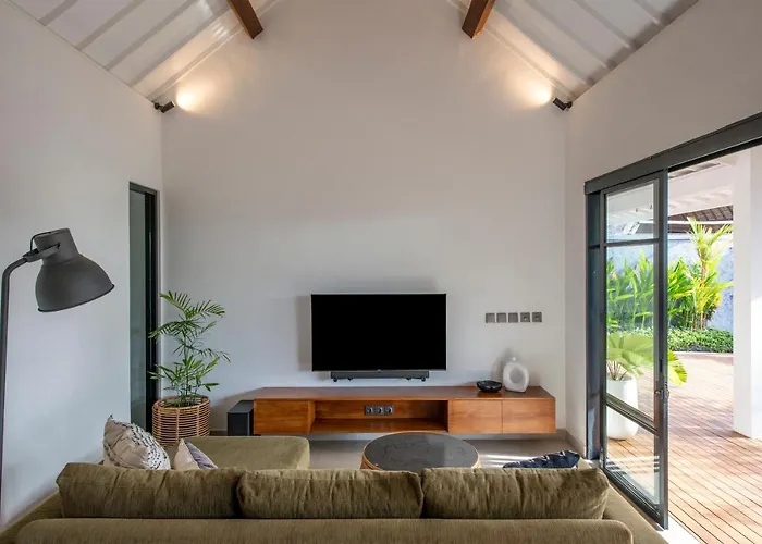 Villa Elegant Living, Secure Swimming! 4br Modern