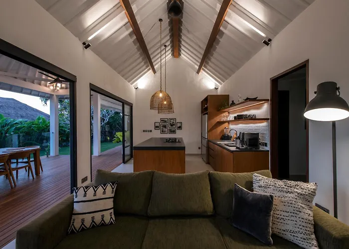 Elegant Living, Secure Swimming! 4br Modern *