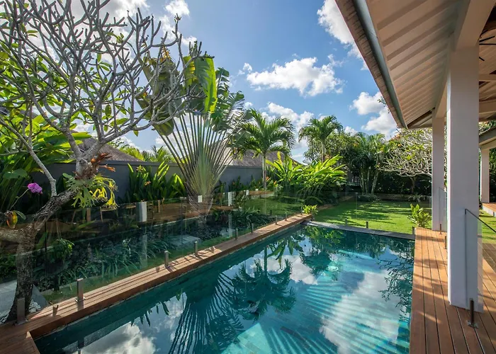 Elegant Living, Secure Swimming! 4br Modern *