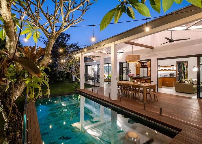 Elegant Living, Secure Swimming! 4br Modern Villa *