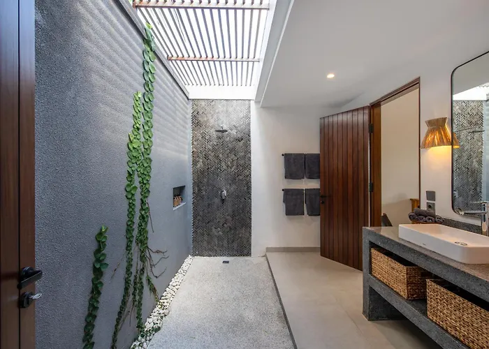 Elegant Living, Secure Swimming! 4br Modern Uluwatu