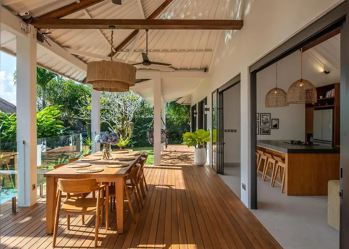 Elegant Living, Secure Swimming! 4br Modern