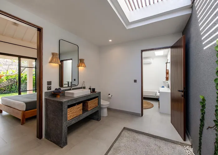 Elegant Living, Secure Swimming! 4br Modern Villa